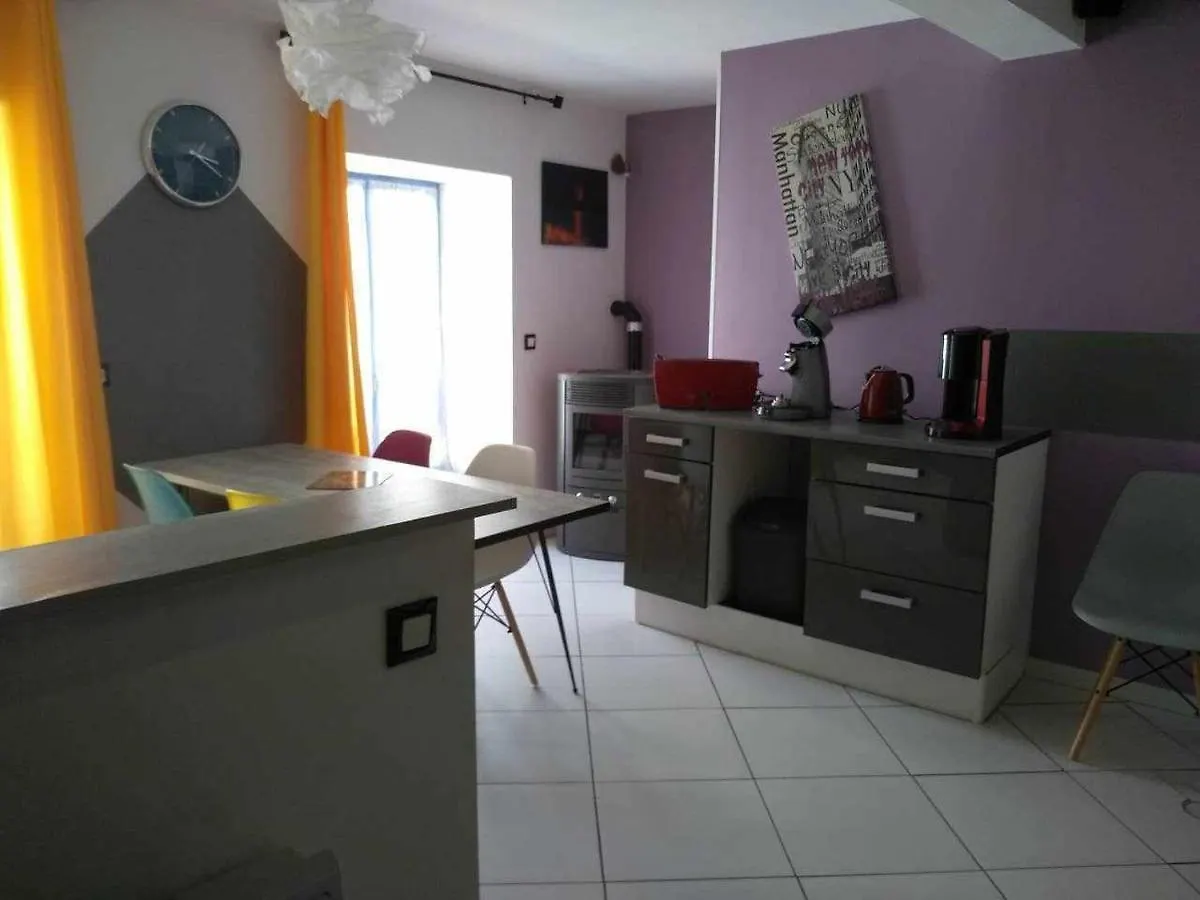 Agreable Duplex Au Centre Ville De Brioude 0*,  France